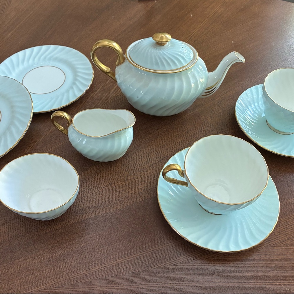 Cream and Gold Serveware Set with Elegant Dining Design